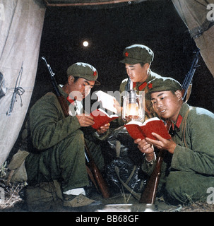 geography / travel, China, military, soldiers of the People`s Liberation Army reading 'Words of Mao Zedong' in tent, 1971, Stock Photo